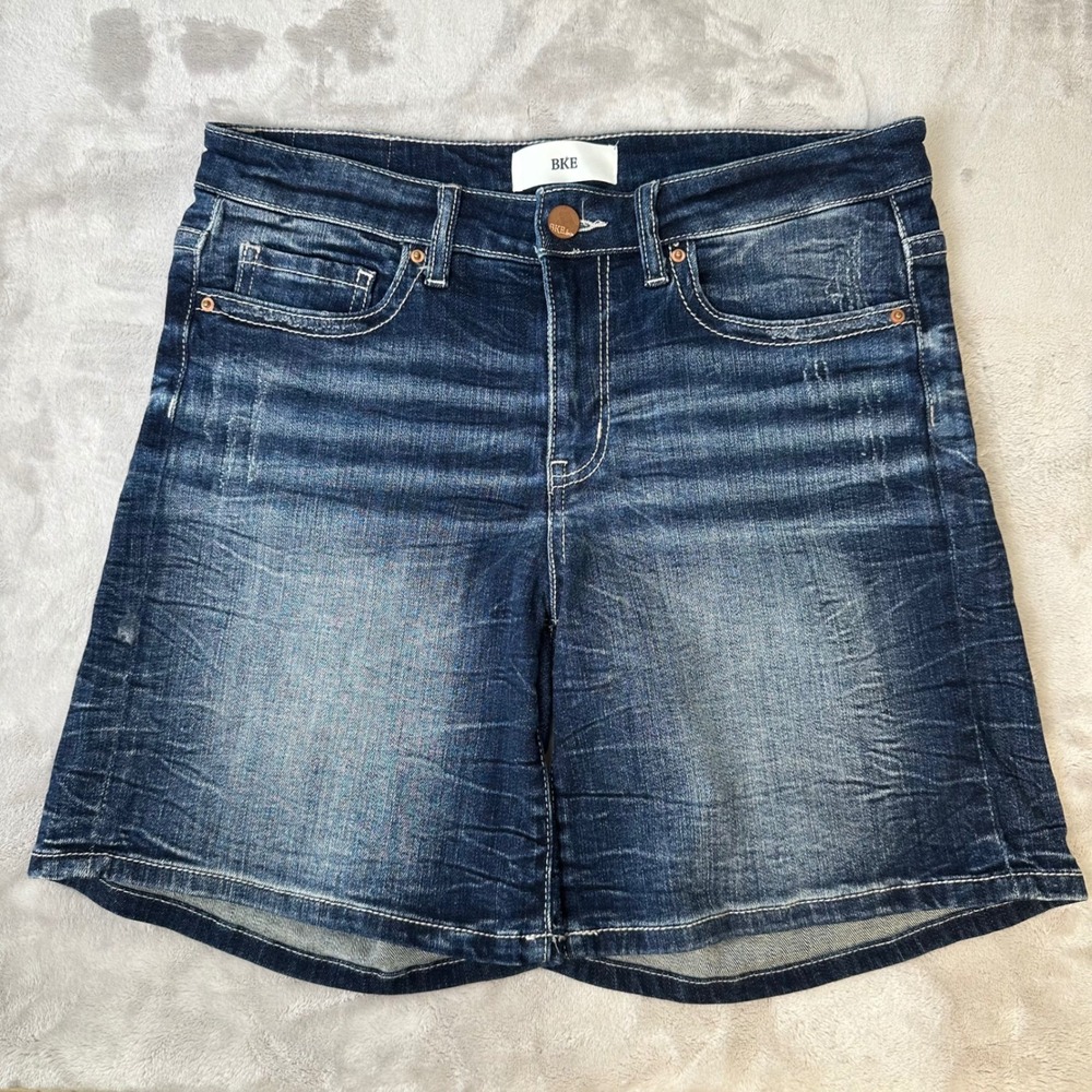 BKE Buckle Payton Denim Shorts Women's 28 Distressed Dark Blue Wash Bermuda Jean